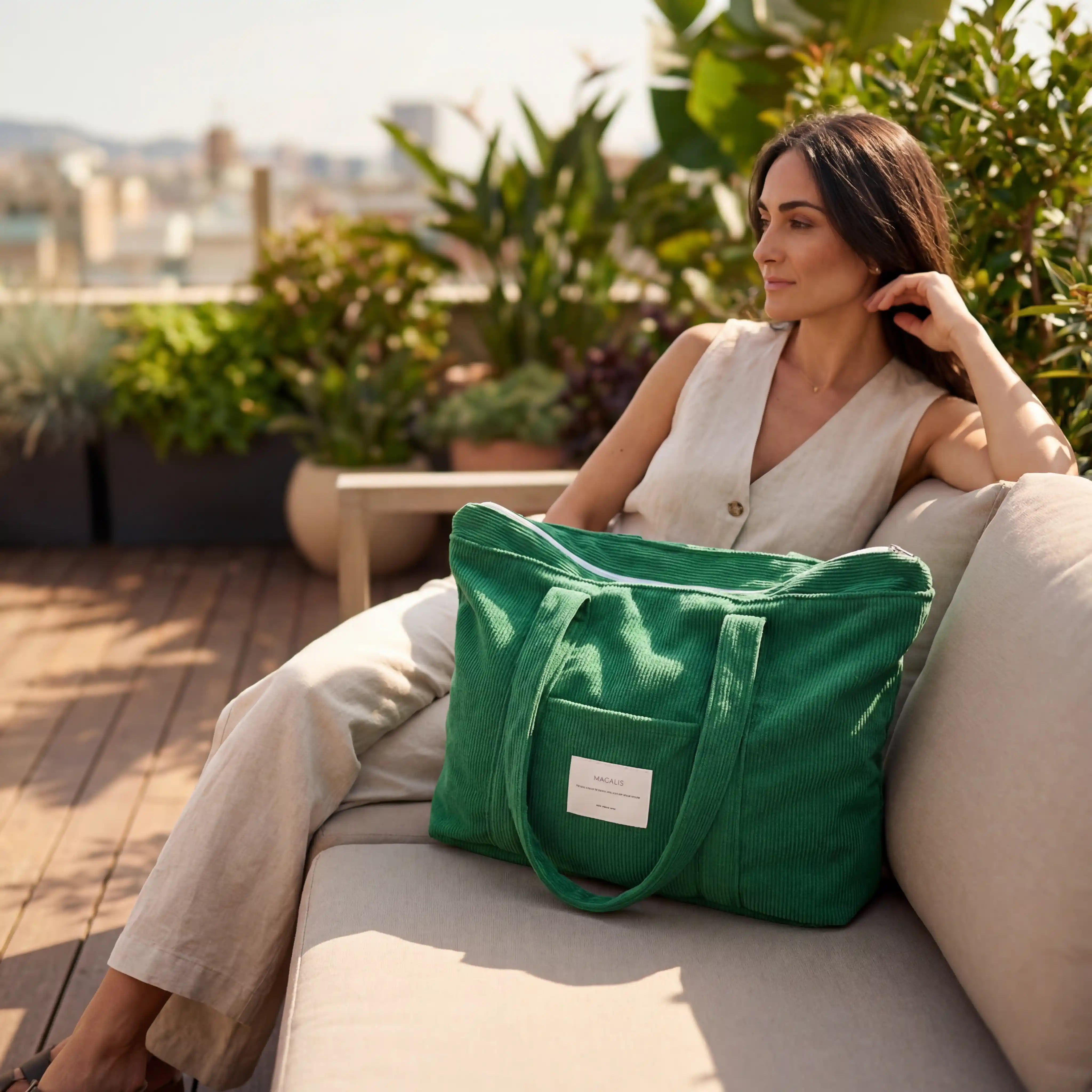 حقيبة من قماش الكوردروي